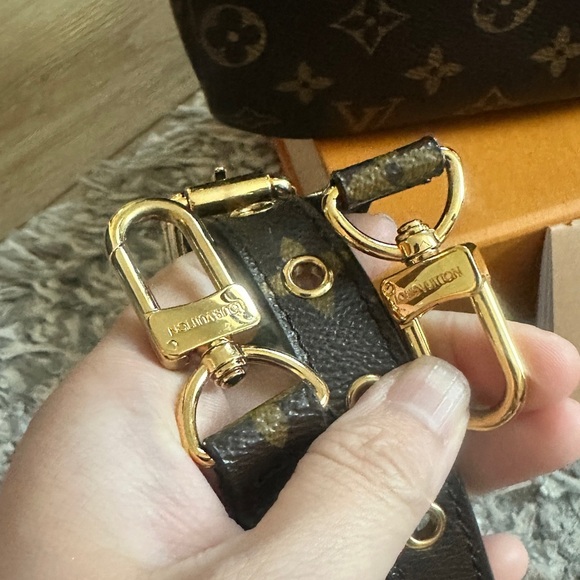 Louis Vuitton Pre-Owned
2016 Monogram Pallas MM satchel - Picture 5 of 16